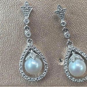 Neil lane women’s necklace silver and earrings with pearl.